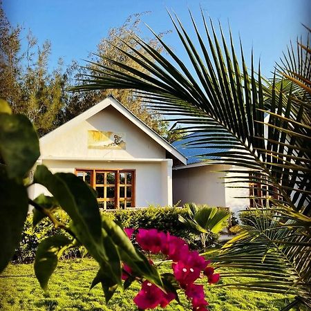 Uroa Getaway Bed & Breakfast エクステリア 写真