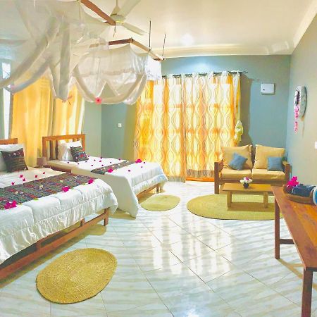 Uroa Getaway Bed & Breakfast エクステリア 写真