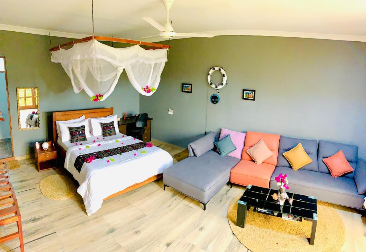 Uroa Getaway Bed & Breakfast エクステリア 写真