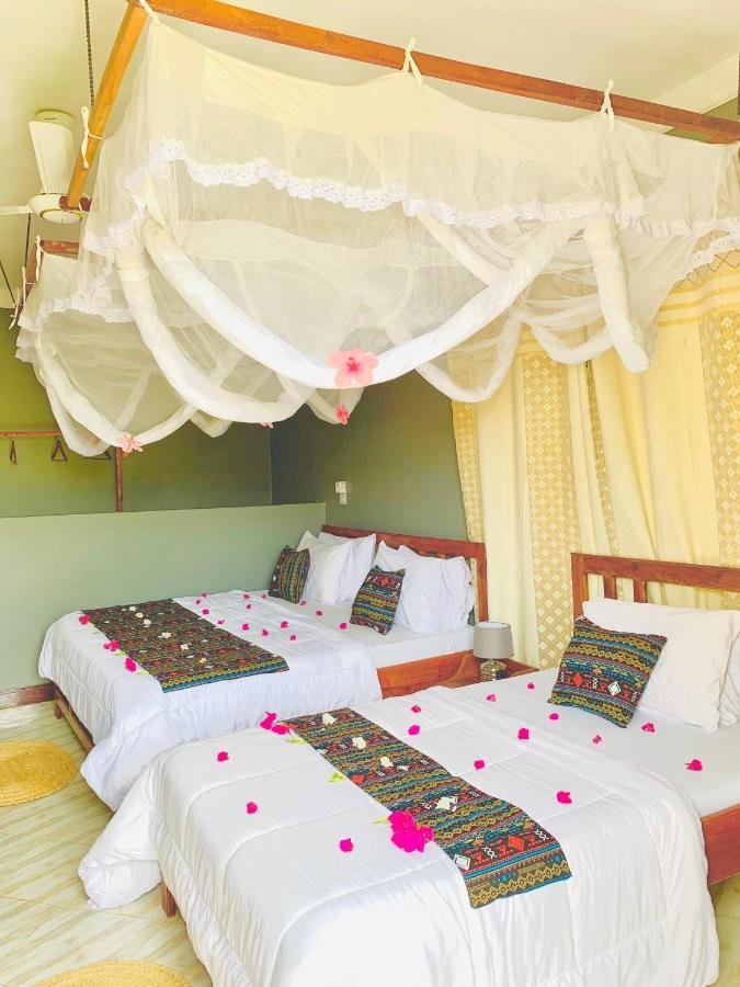 Uroa Getaway Bed & Breakfast エクステリア 写真