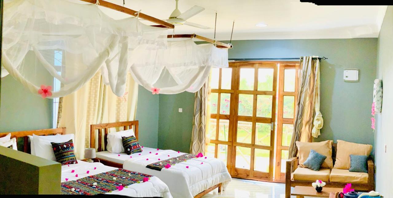 Uroa Getaway Bed & Breakfast エクステリア 写真
