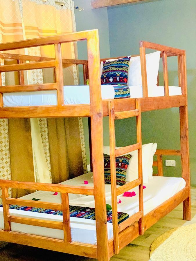 Uroa Getaway Bed & Breakfast エクステリア 写真